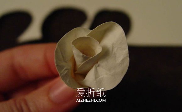 简单又逼真纸花怎么做的手工制作图解教程- www.aizhezhi.com