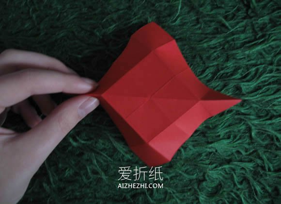 怎么折纸圣诞星礼物挂饰的折法详细步骤图解- www.aizhezhi.com