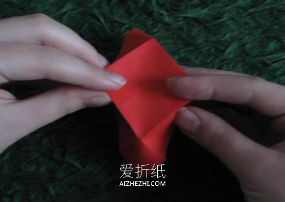 怎么折纸圣诞星礼物挂饰的折法详细步骤图解- www.aizhezhi.com