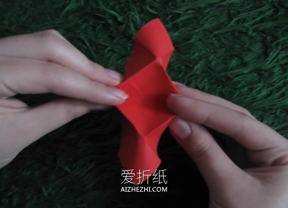 怎么折纸圣诞星礼物挂饰的折法详细步骤图解- www.aizhezhi.com