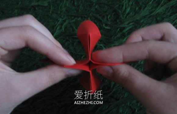 怎么折纸圣诞星礼物挂饰的折法详细步骤图解- www.aizhezhi.com