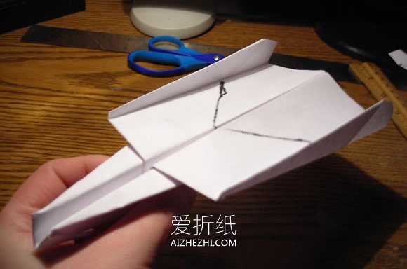 怎么折纸带稳定翼纸飞机的折法步骤图解- www.aizhezhi.com