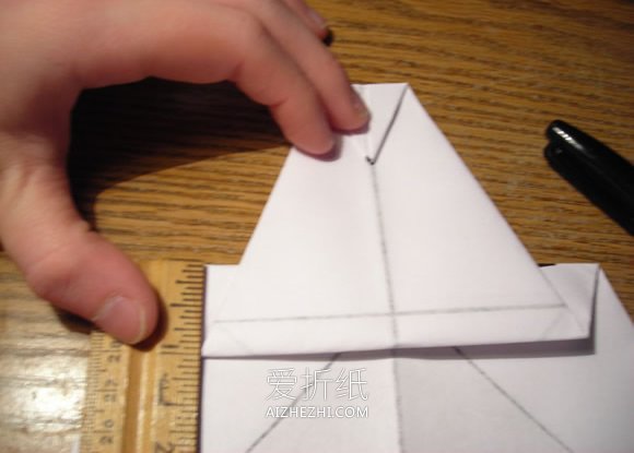 怎么折纸带稳定翼纸飞机的折法步骤图解- www.aizhezhi.com