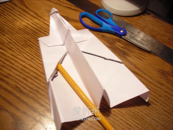 怎么折纸带稳定翼纸飞机的折法步骤图解- www.aizhezhi.com