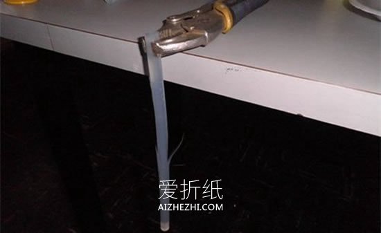 怎么用矿泉水瓶做塑料仿真花的制作方法图解- www.aizhezhi.com