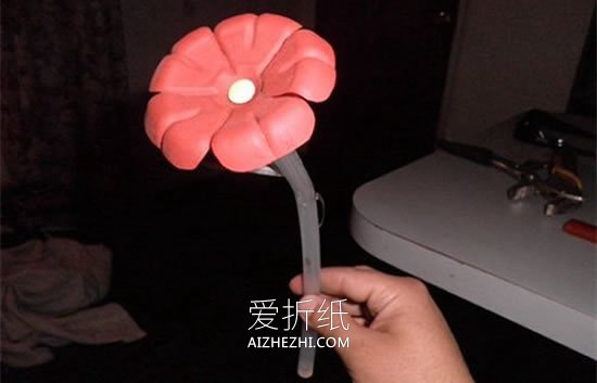 怎么用矿泉水瓶做塑料仿真花的制作方法图解- www.aizhezhi.com