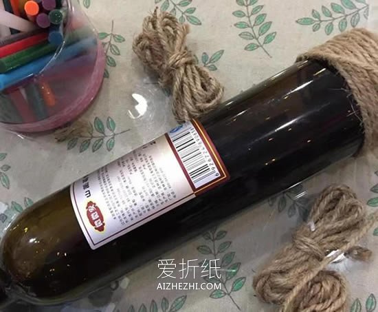 怎么用红酒瓶做森系花瓶的废物利用教程- www.aizhezhi.com