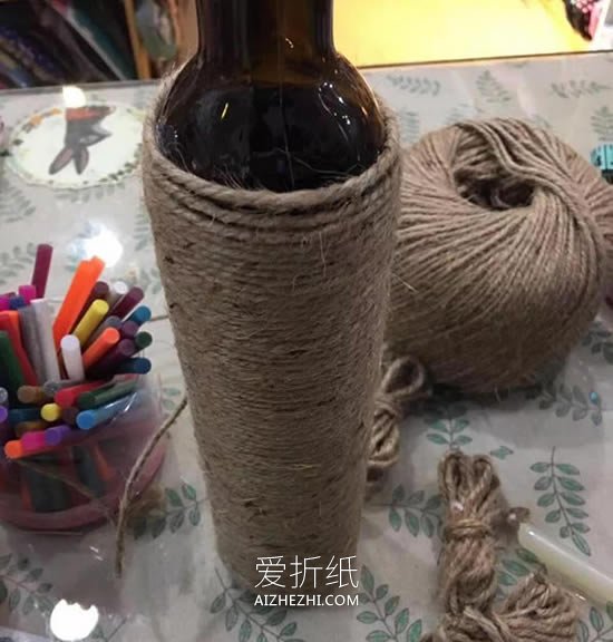 怎么用红酒瓶做森系花瓶的废物利用教程- www.aizhezhi.com
