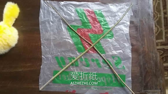 怎么简单做塑料袋风筝的手工制作方法教程- www.aizhezhi.com