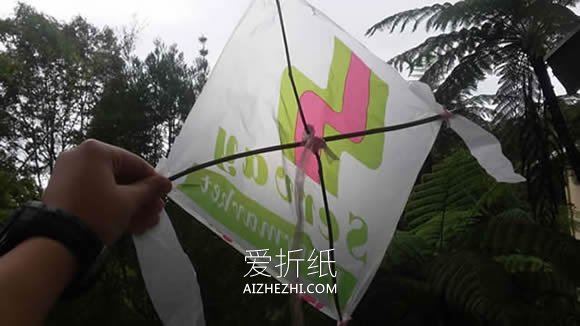 怎么简单做塑料袋风筝的手工制作方法教程- www.aizhezhi.com