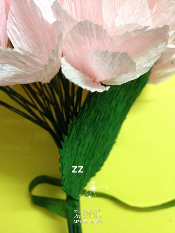 怎么做粉色皱纹纸绣球花的手工制作教程- www.aizhezhi.com