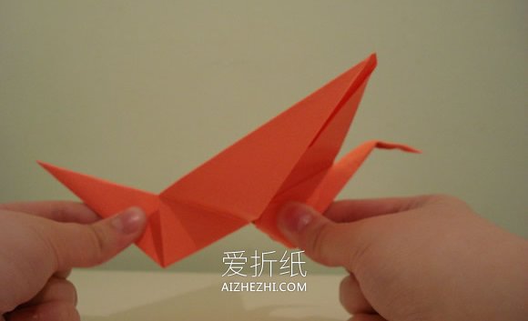 怎么折纸可以扇动翅膀纸鹤的折法步骤图解- www.aizhezhi.com