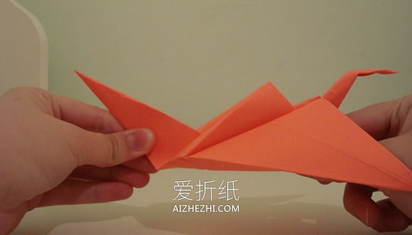 怎么折纸可以扇动翅膀纸鹤的折法步骤图解- www.aizhezhi.com