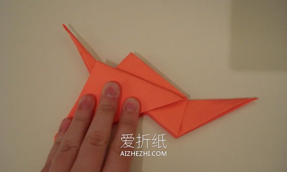 怎么折纸可以扇动翅膀纸鹤的折法步骤图解- www.aizhezhi.com