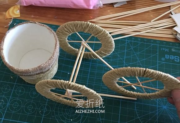 怎么废物利用做三轮花车装饰品的制作方法- www.aizhezhi.com