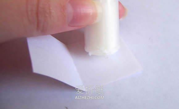 怎么做纸玫瑰花胸花的制作方法图解教程- www.aizhezhi.com