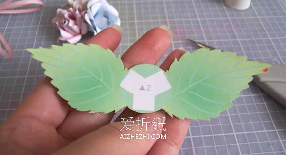 怎么做纸玫瑰花胸花的制作方法图解教程- www.aizhezhi.com