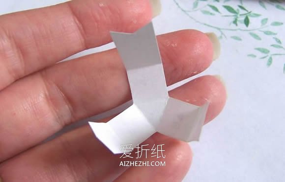 怎么做纸玫瑰花胸花的制作方法图解教程- www.aizhezhi.com