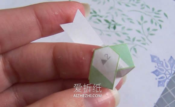 怎么做纸玫瑰花胸花的制作方法图解教程- www.aizhezhi.com