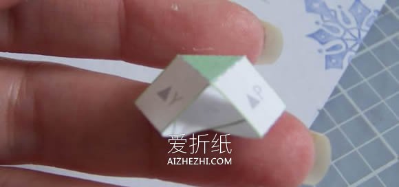 怎么做纸玫瑰花胸花的制作方法图解教程- www.aizhezhi.com