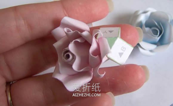 怎么做纸玫瑰花胸花的制作方法图解教程- www.aizhezhi.com