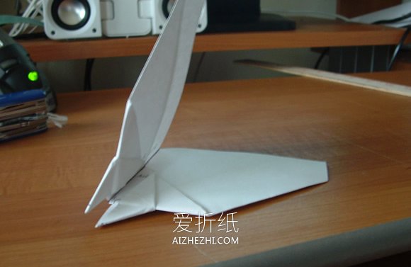 怎么折纸很酷滑翔机的折法过程图解- www.aizhezhi.com