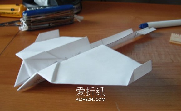 怎么折纸很酷滑翔机的折法过程图解- www.aizhezhi.com