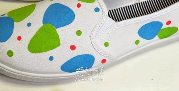 怎么用手绘做蒲公英帆布鞋的改造方法图解- www.aizhezhi.com