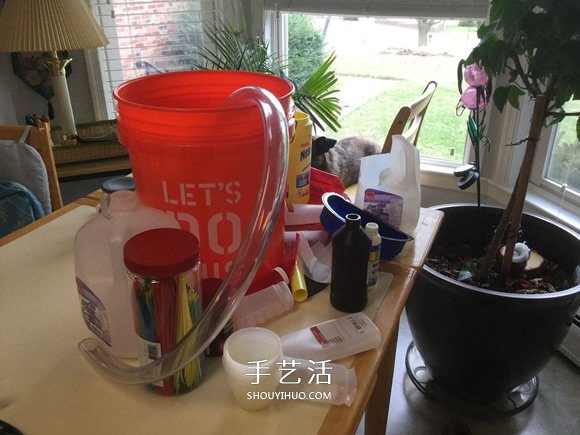 自制滚弹珠玩具的方法 简单的废物利用小制作- www.aizhezhi.com