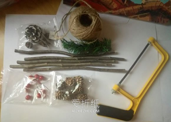 怎么做树枝圣诞树装饰的制作方法图解- www.aizhezhi.com