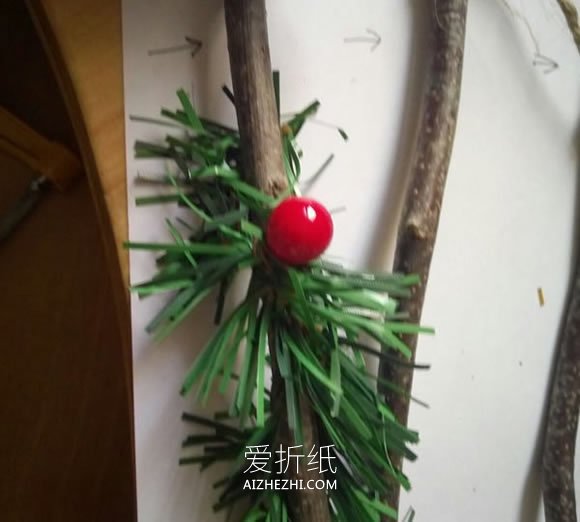 怎么做树枝圣诞树装饰的制作方法图解- www.aizhezhi.com