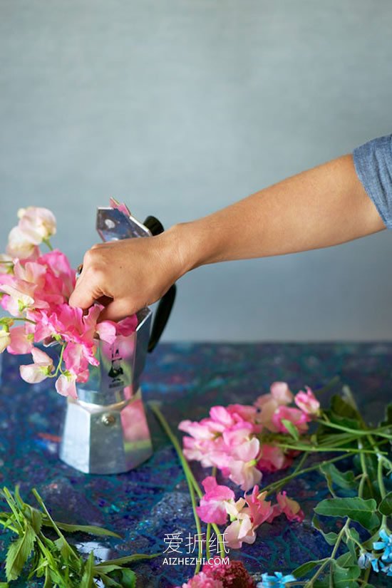 怎么用旧咖啡机做花瓶插花的制作方法图解- www.aizhezhi.com
