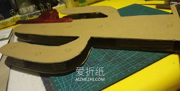 怎么用硬纸板做仙人掌灯饰的制作方法教程- www.aizhezhi.com