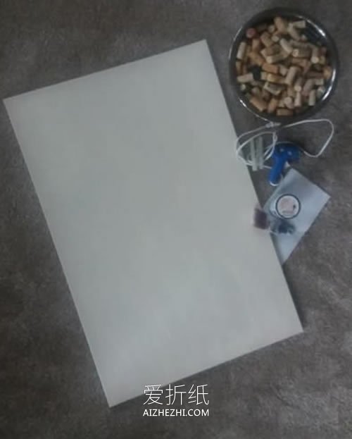 怎么用软木塞做父亲节/生日礼物的制作方法- www.aizhezhi.com