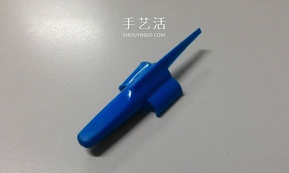 圆珠笔帽手工制作直升飞机模型的方法- www.aizhezhi.com