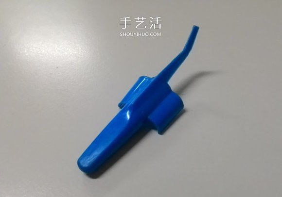 圆珠笔帽手工制作直升飞机模型的方法- www.aizhezhi.com