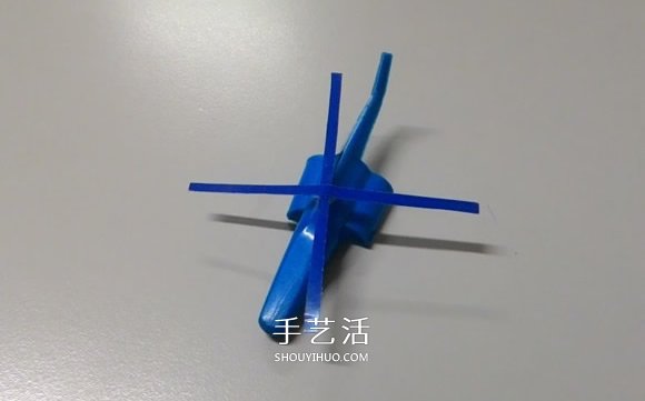 圆珠笔帽手工制作直升飞机模型的方法- www.aizhezhi.com