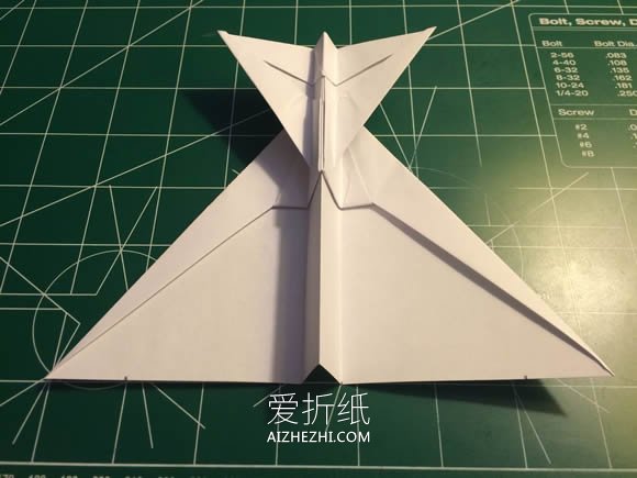 怎么折纸又快又稳又远纸飞机的折法图解- www.aizhezhi.com