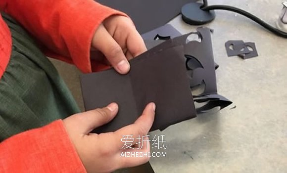 怎么做万圣节卡纸蝙蝠装饰的手工制作步骤- www.aizhezhi.com