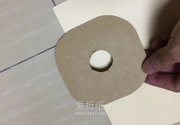 怎么用硬纸板做圆柱体挂灯装饰的制作方法- www.aizhezhi.com