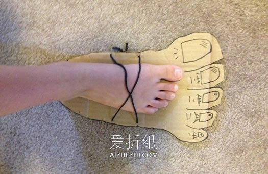 怎么用硬纸板做万圣节巨大怪物鞋的制作方法- www.aizhezhi.com
