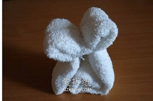 怎么用毛巾做狗狗布偶的折叠方法图解- www.aizhezhi.com