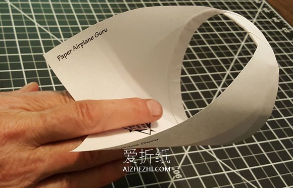 环形纸飞机的折法图解- www.aizhezhi.com