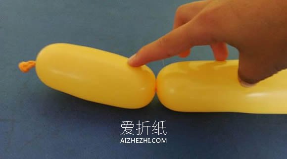 用气球做狗狗的教程- www.aizhezhi.com