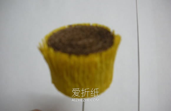 皱纹纸手工制作向日葵的方法- www.aizhezhi.com