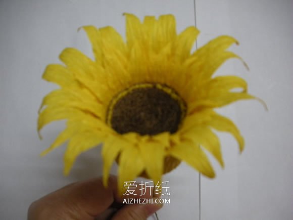 皱纹纸手工制作向日葵的方法- www.aizhezhi.com