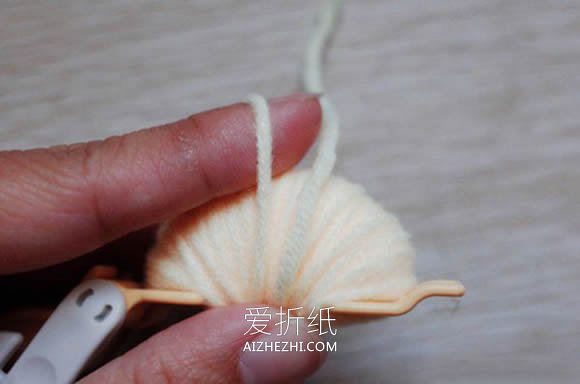 怎么用毛线做小黄鸭的手工制作方法教程- www.aizhezhi.com