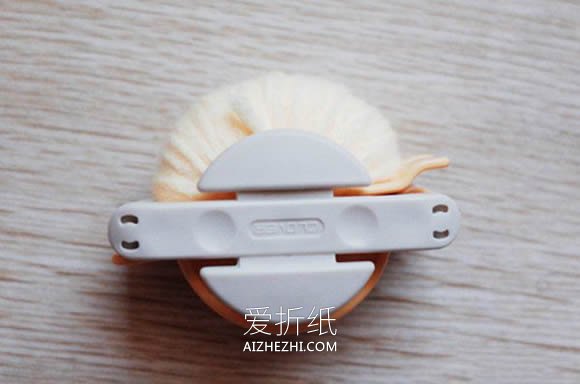 怎么用毛线做小黄鸭的手工制作方法教程- www.aizhezhi.com