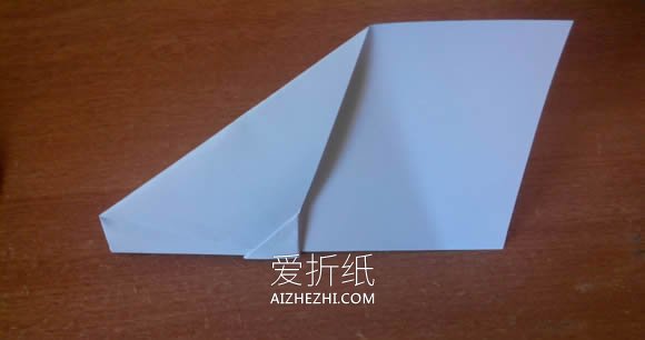 最经典纸飞机怎么折的图解教程- www.aizhezhi.com