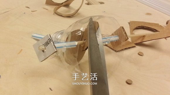 自制跳舞机器人的方法 一个凸轮就搞定！- www.aizhezhi.com